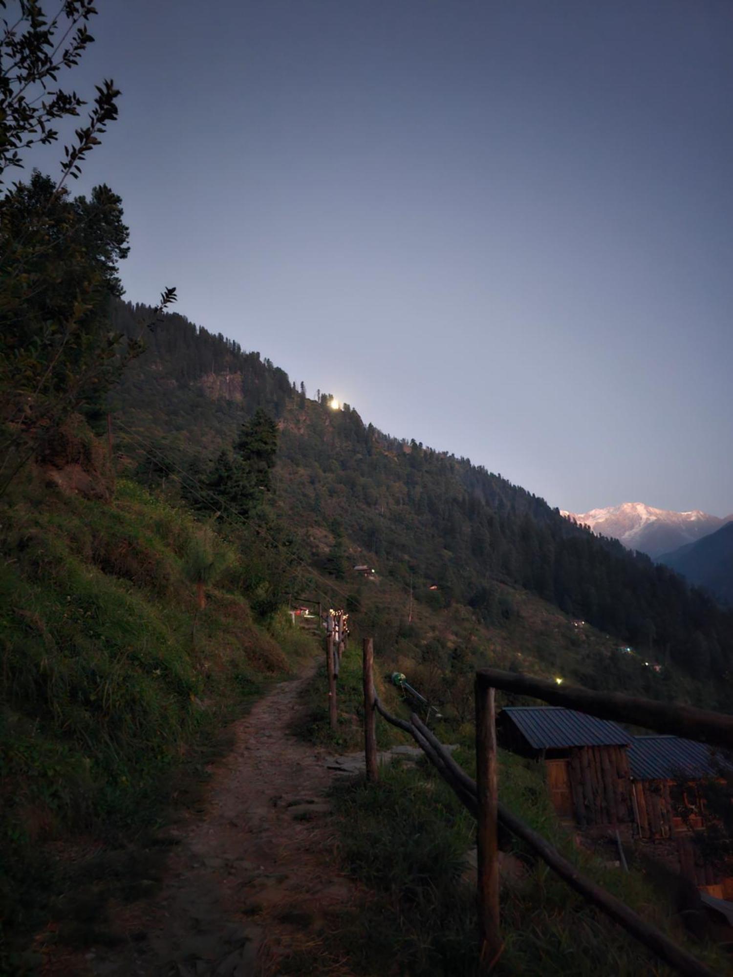 Parvatis Lap Luxury Hostel & Camps Kasol Exterior foto